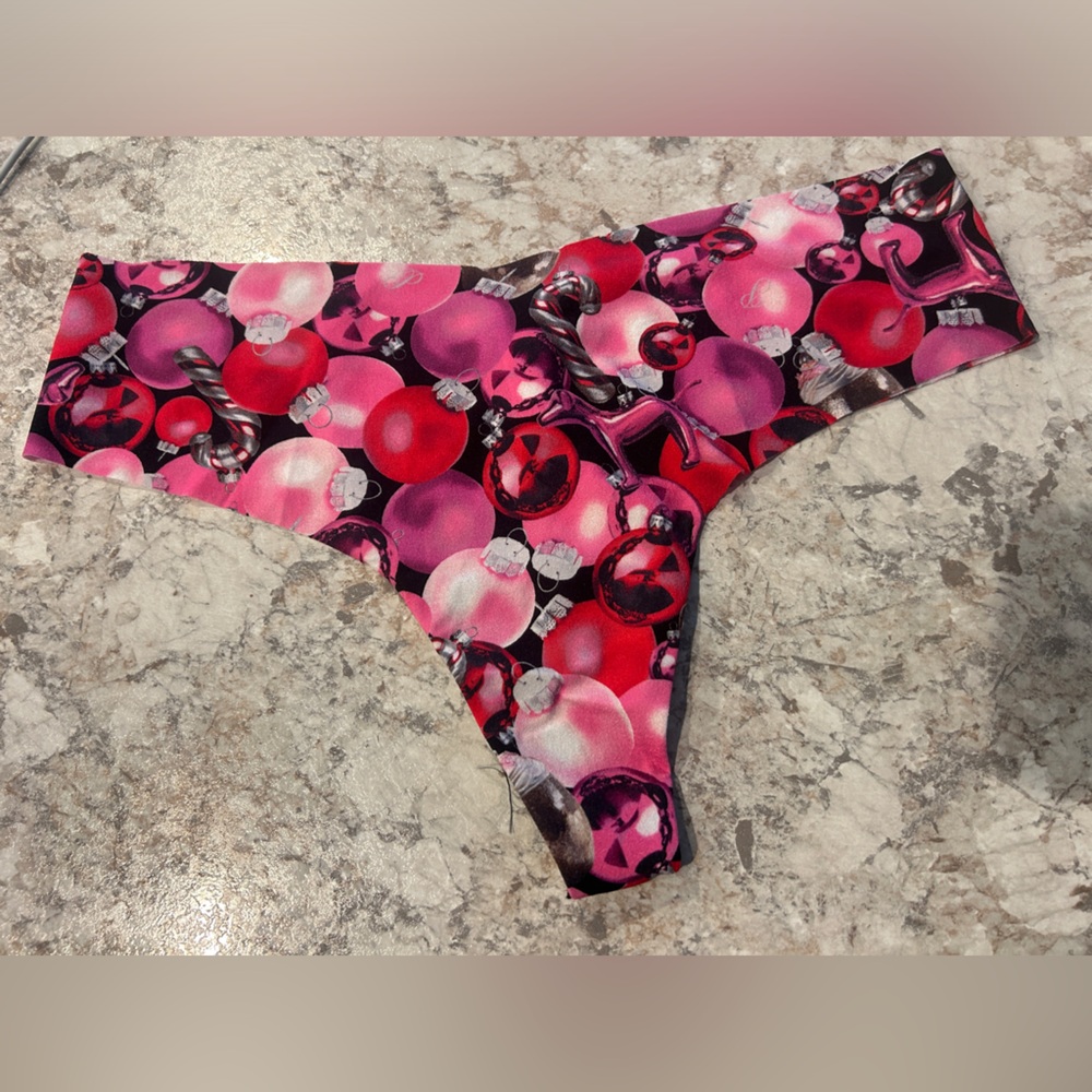Vs Pink Christmas Panty No Show Thong Dog Ornaments NWT Large